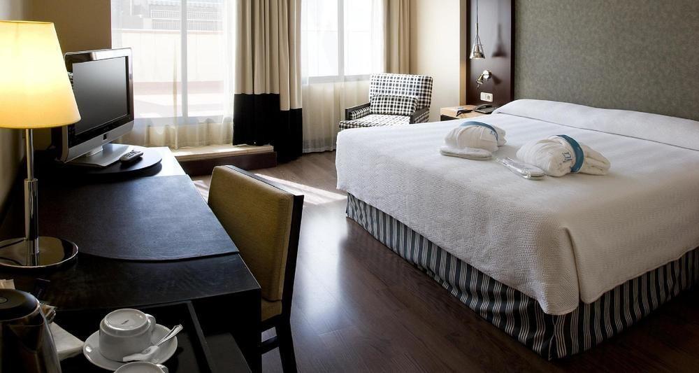 Nh Barcelona Eixample Hotel Kültér fotó